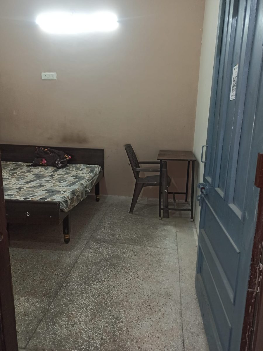 Room overview — entry view